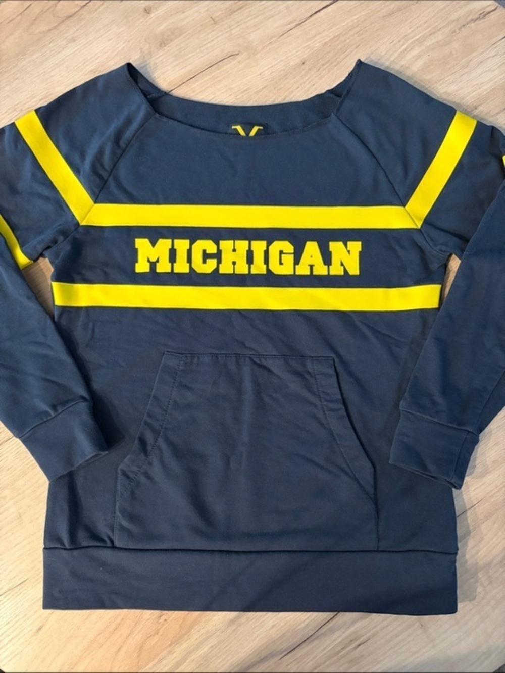 VALIANT MICHIGAN WOLVERINES NAVY MAIZE VARSITY SWEATSHIRT WOMENS SMALL